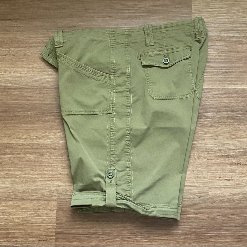 Aventura 14 Green Shorts